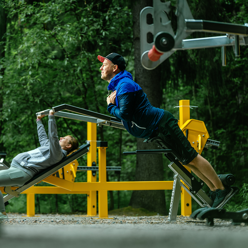 a man doing back workout in Pirkkola