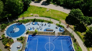 A flightpicture over an outdoorgym from Omnigym in Gothenburg